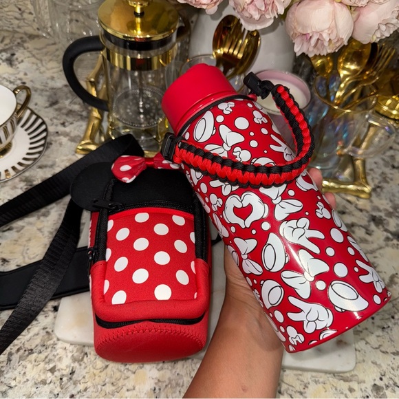 ❤️unlimited edition. ❤️Disney Red and White Water Bottle with Case - Picture 3 of 10